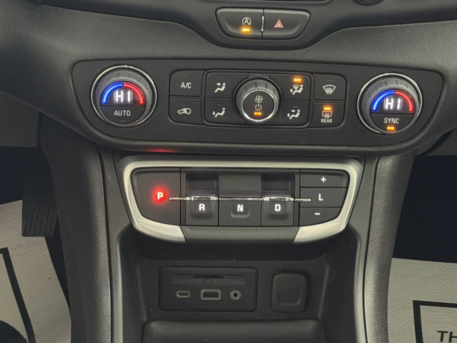 Used 2024 GMC Terrain SLT w/ Elevation Edition image 22