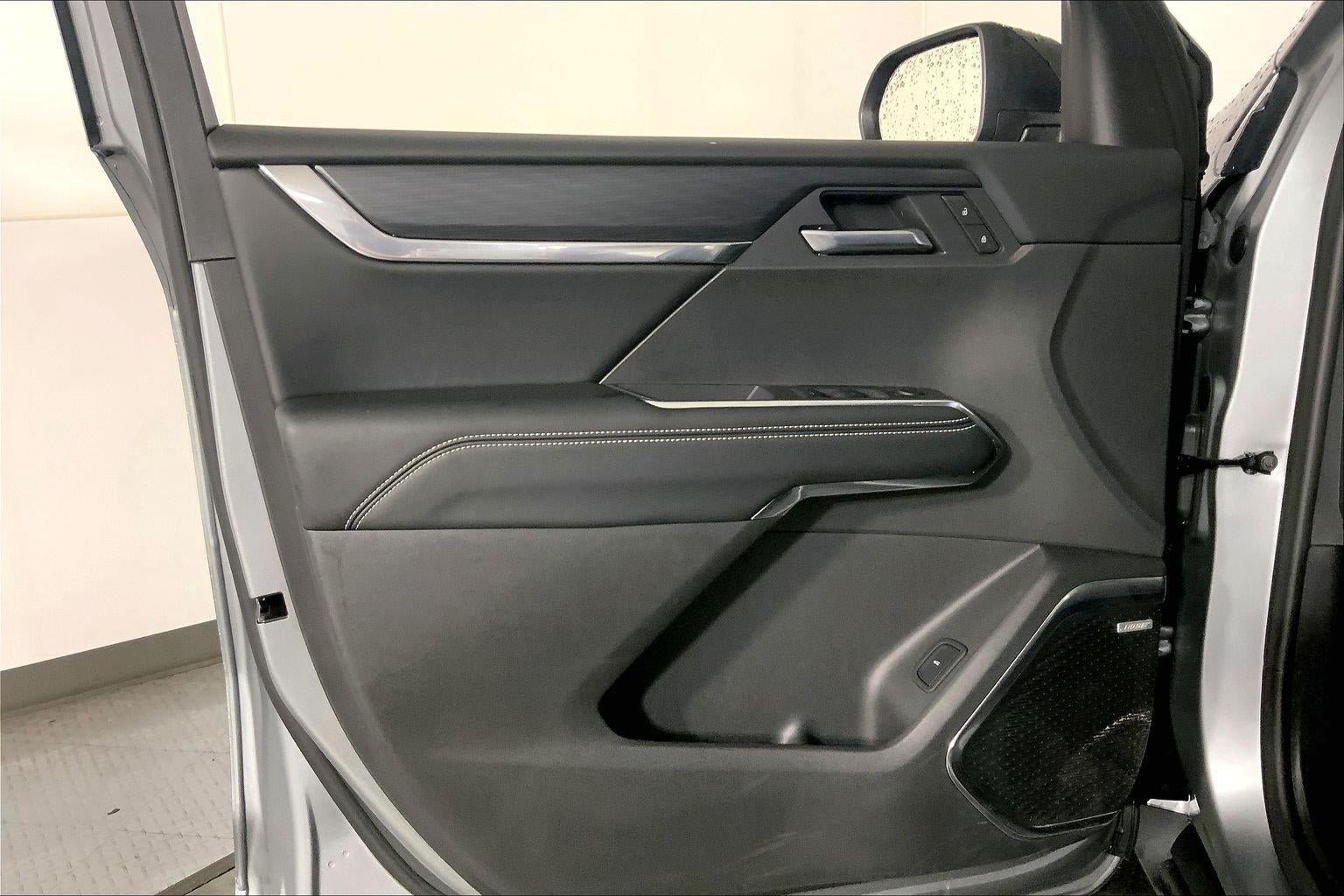 Used 2025 GMC Acadia Elevation FWD image 25