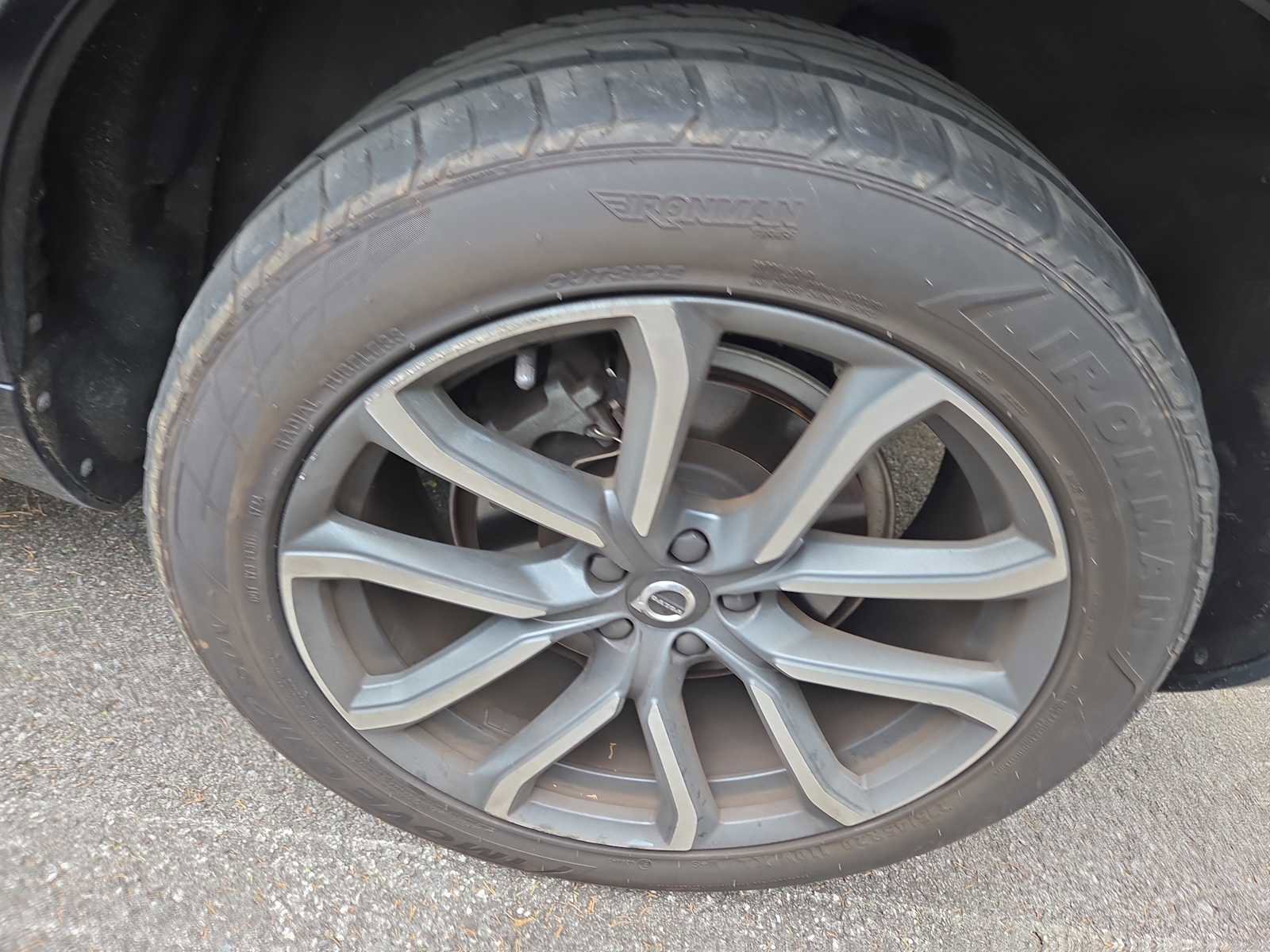 Used 2017 Volvo XC90 T6 Momentum w/ Vision Package AWD/4WD image 7