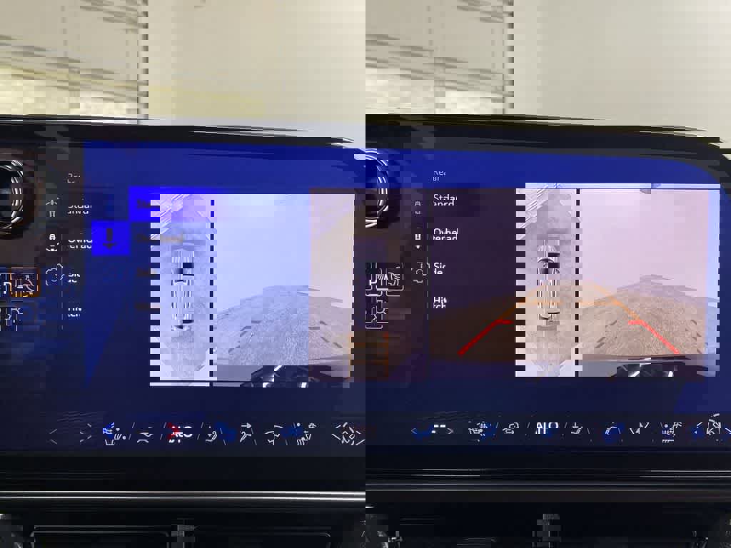 Used 2024 Chevrolet Equinox EV RS image 25