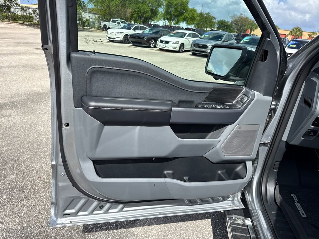 Used 2025 Ford F150 Lariat w/ Equipment Group 501A Mid image 13