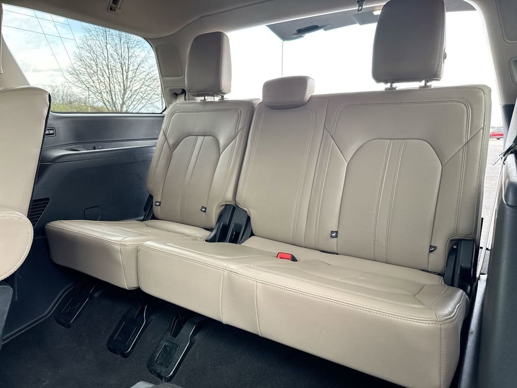 Used 2024 Ford Expedition Limited image 25