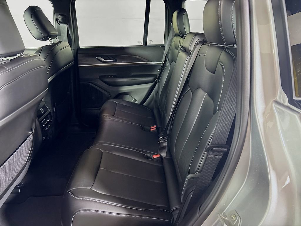 New 2025 Jeep Grand Cherokee Limited w/ Luxury Tech Group II image 21