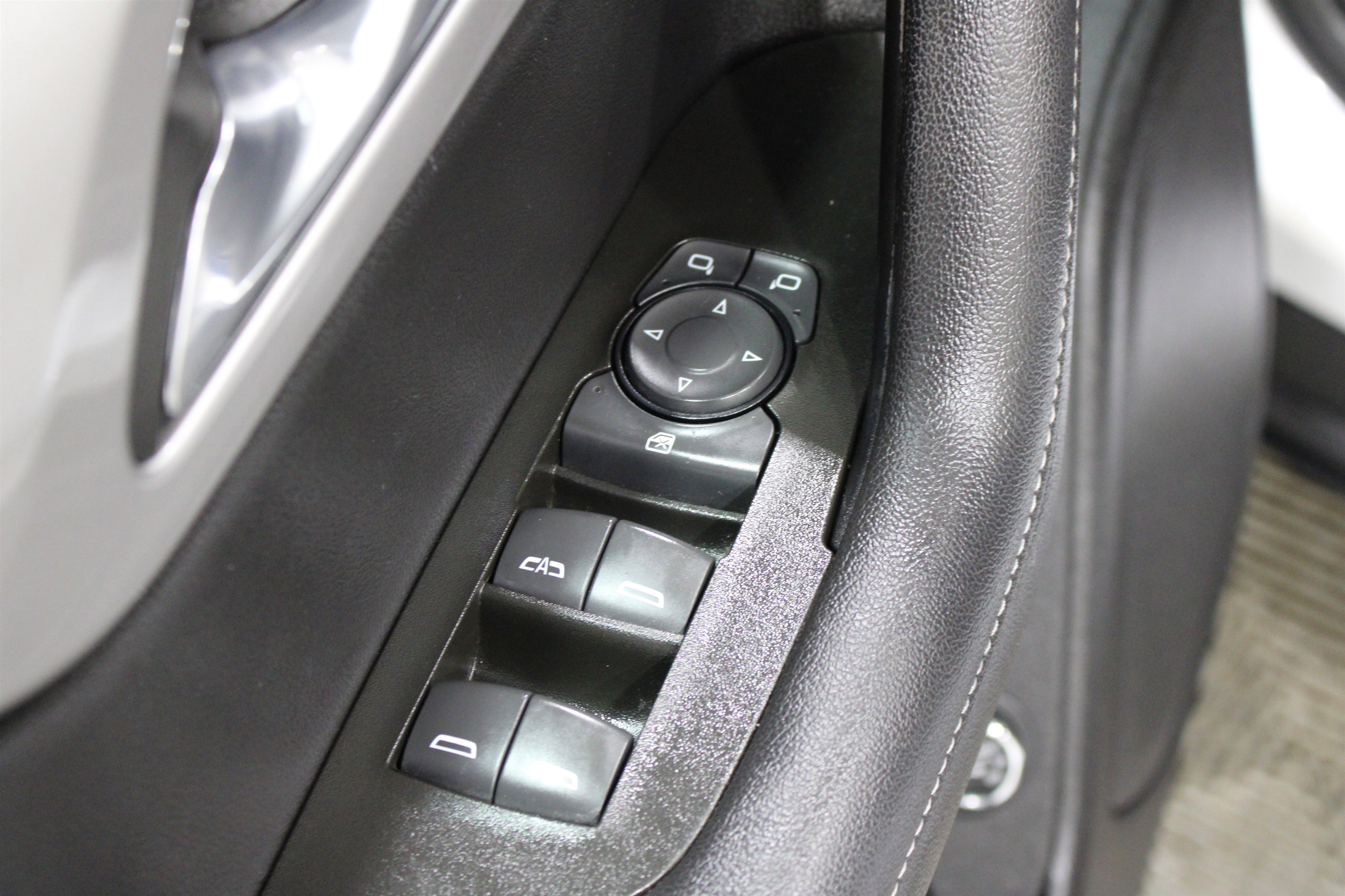 Used 2023 Chevrolet Blazer LT AWD/4WD image 7