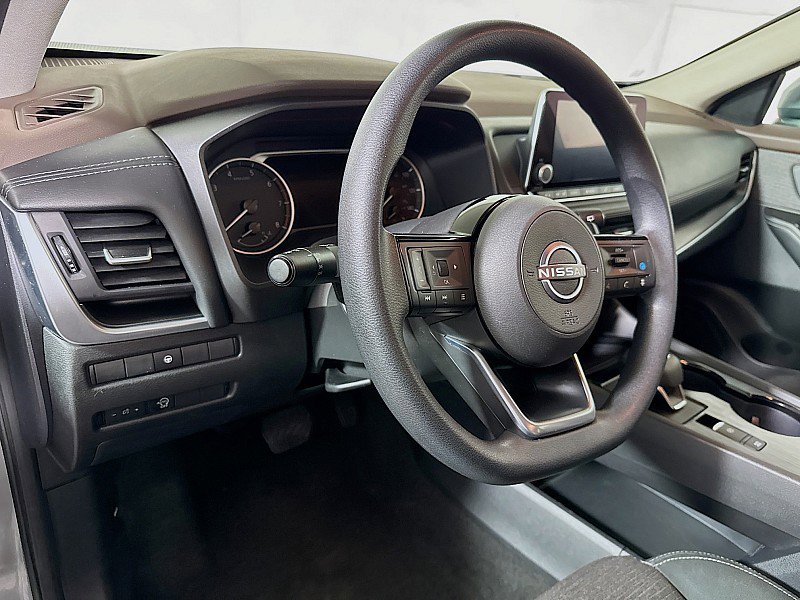 Used 2023 Nissan Rogue SV image 9