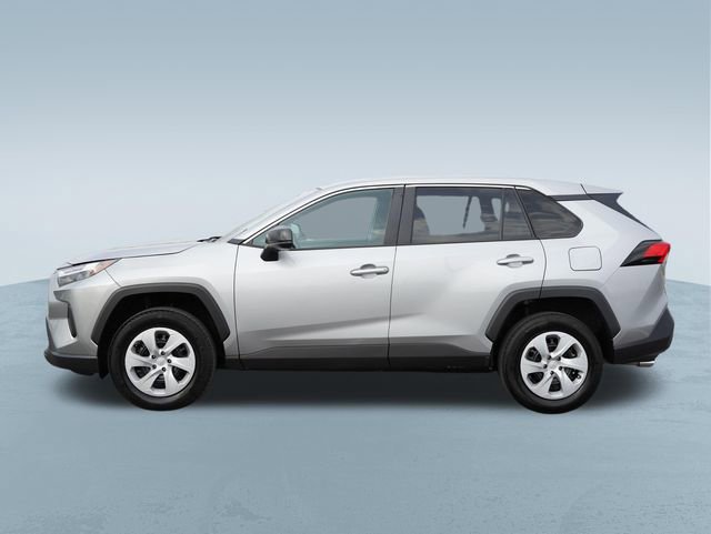 Used 2024 Toyota RAV4 LE FWD image 4