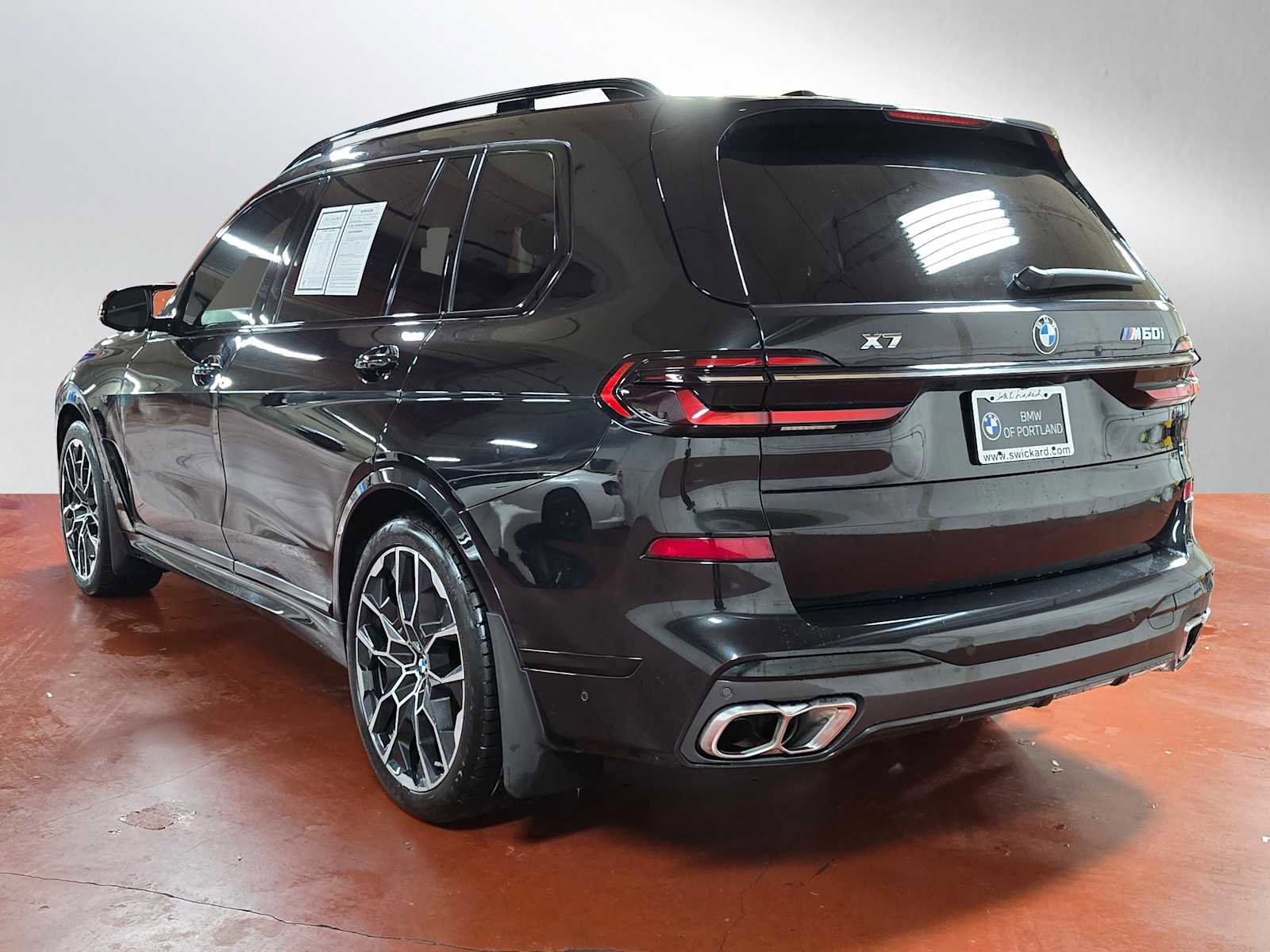 Used 2023 BMW X7 M60i w/ Climate Comfort Package image 9