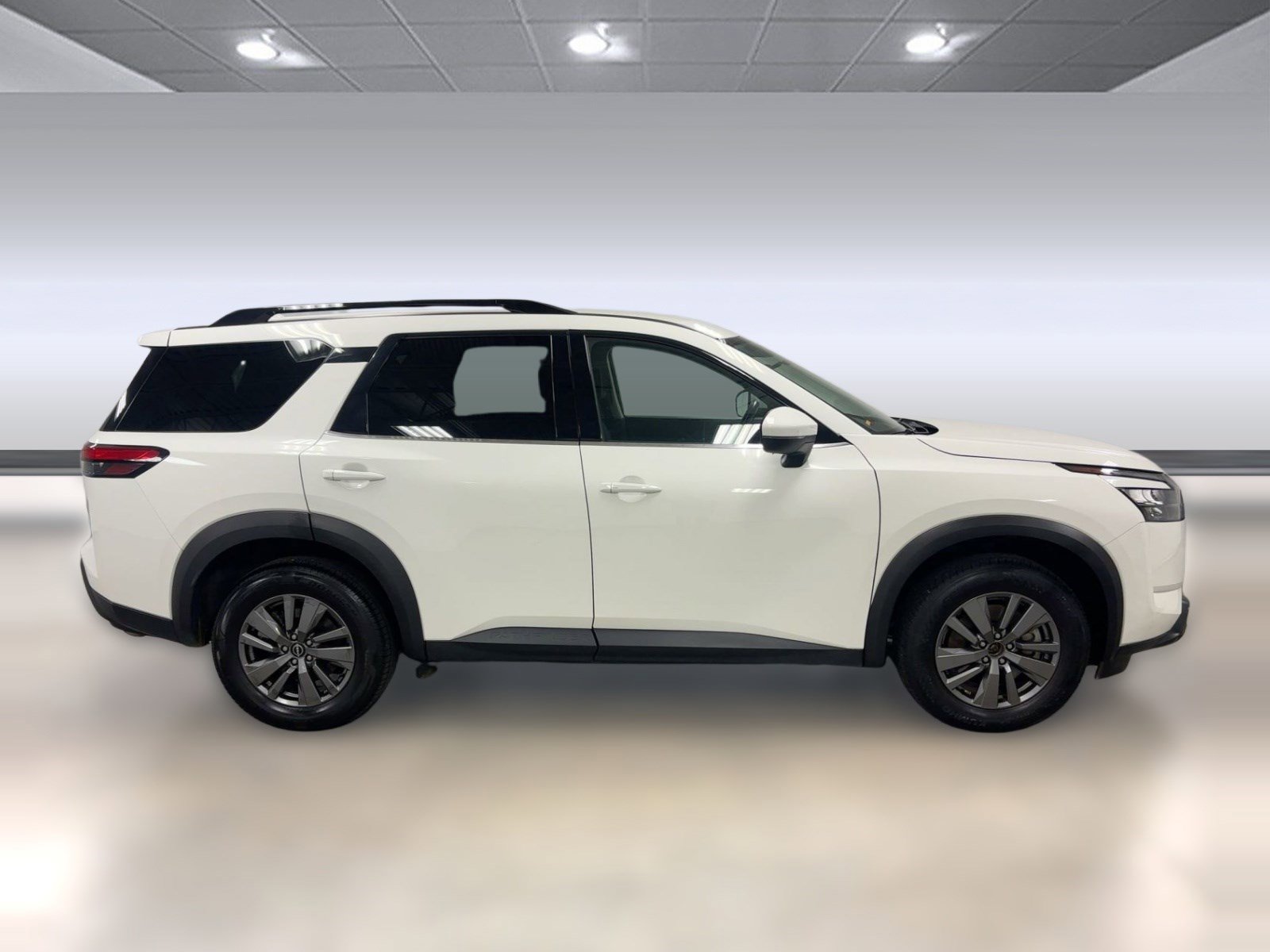 Used 2025 Nissan Pathfinder SV image 7