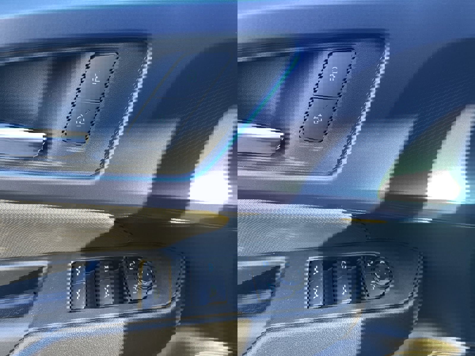 New 2026 Chevrolet Equinox EV LT image 24