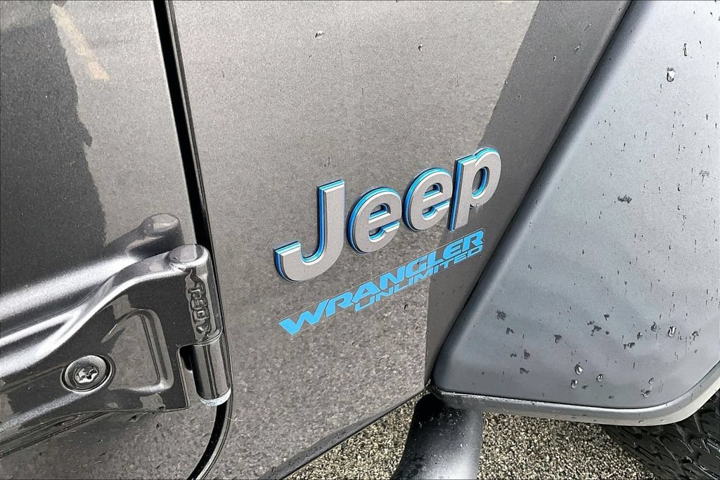 Used 2022 Jeep Wrangler Unlimited Rubicon 4xe w/ Cold Weather Group AWD/4WD image 8