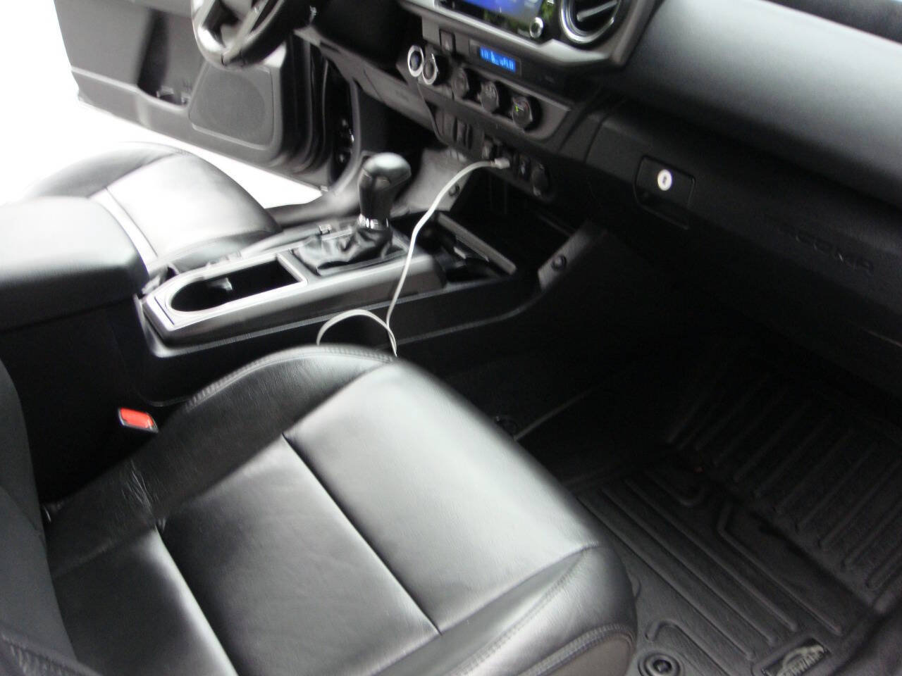 Used 2023 Toyota Tacoma TRD Sport AWD/4WD image 15