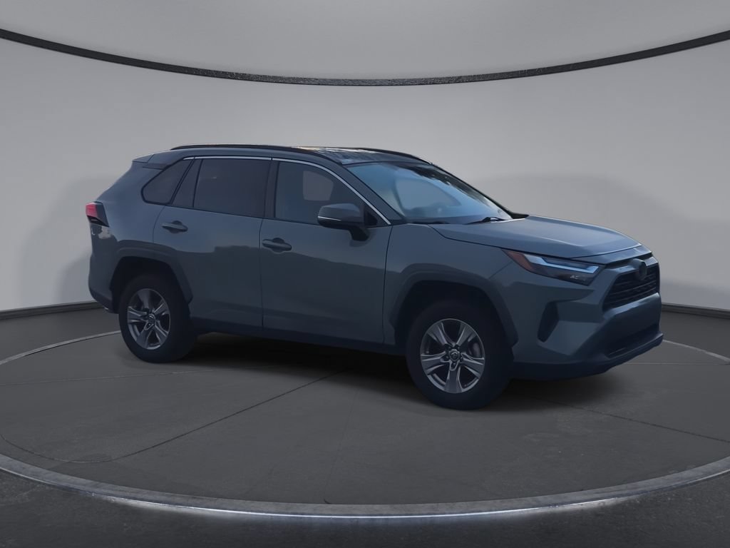 Used 2022 Toyota RAV4 XLE FWD image 2