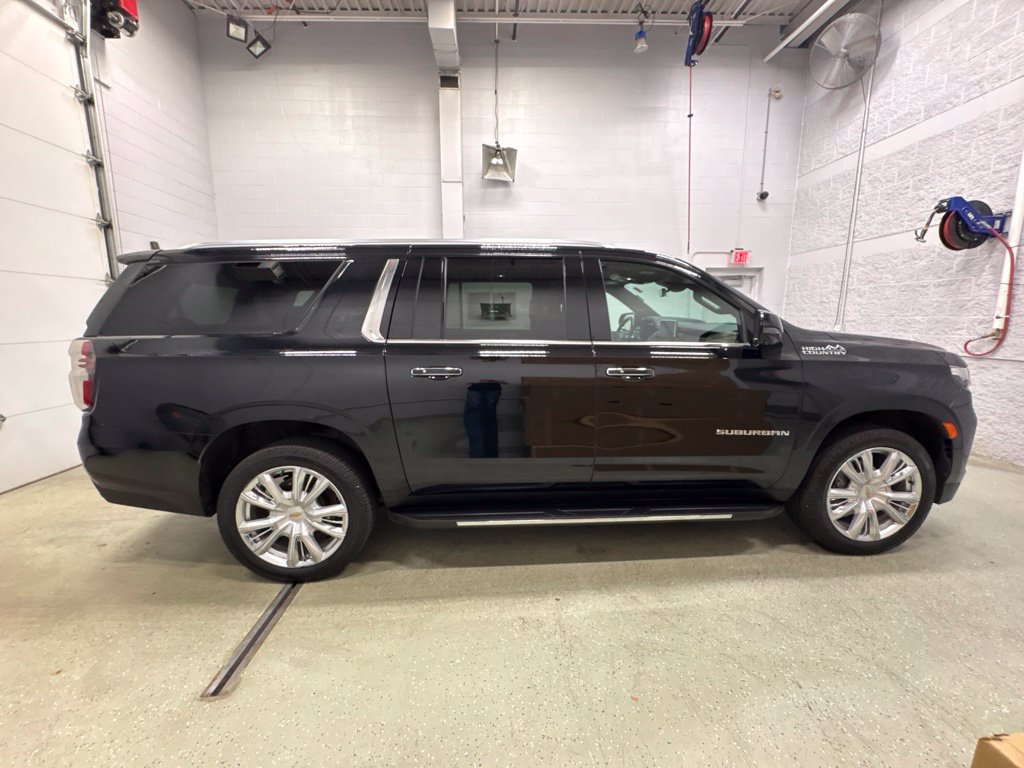 Certified 2023 Chevrolet Suburban High Country AWD/4WD image 3