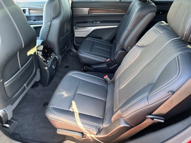 Certified 2026 Cadillac Vistiq Sport w/ LPO, Floor Liner Package AWD/4WD image 15