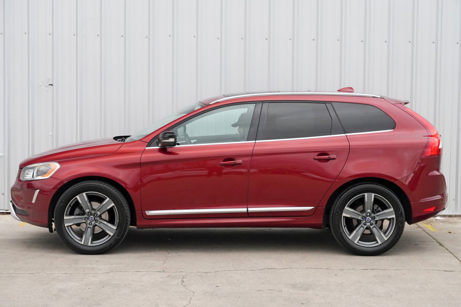 Used 2017 Volvo XC60 T5 Dynamic w/ Preferred Option Package image 47