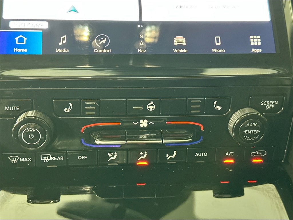 Used 2024 Jeep Grand Cherokee Limited w/ Black Appearance Package image 19