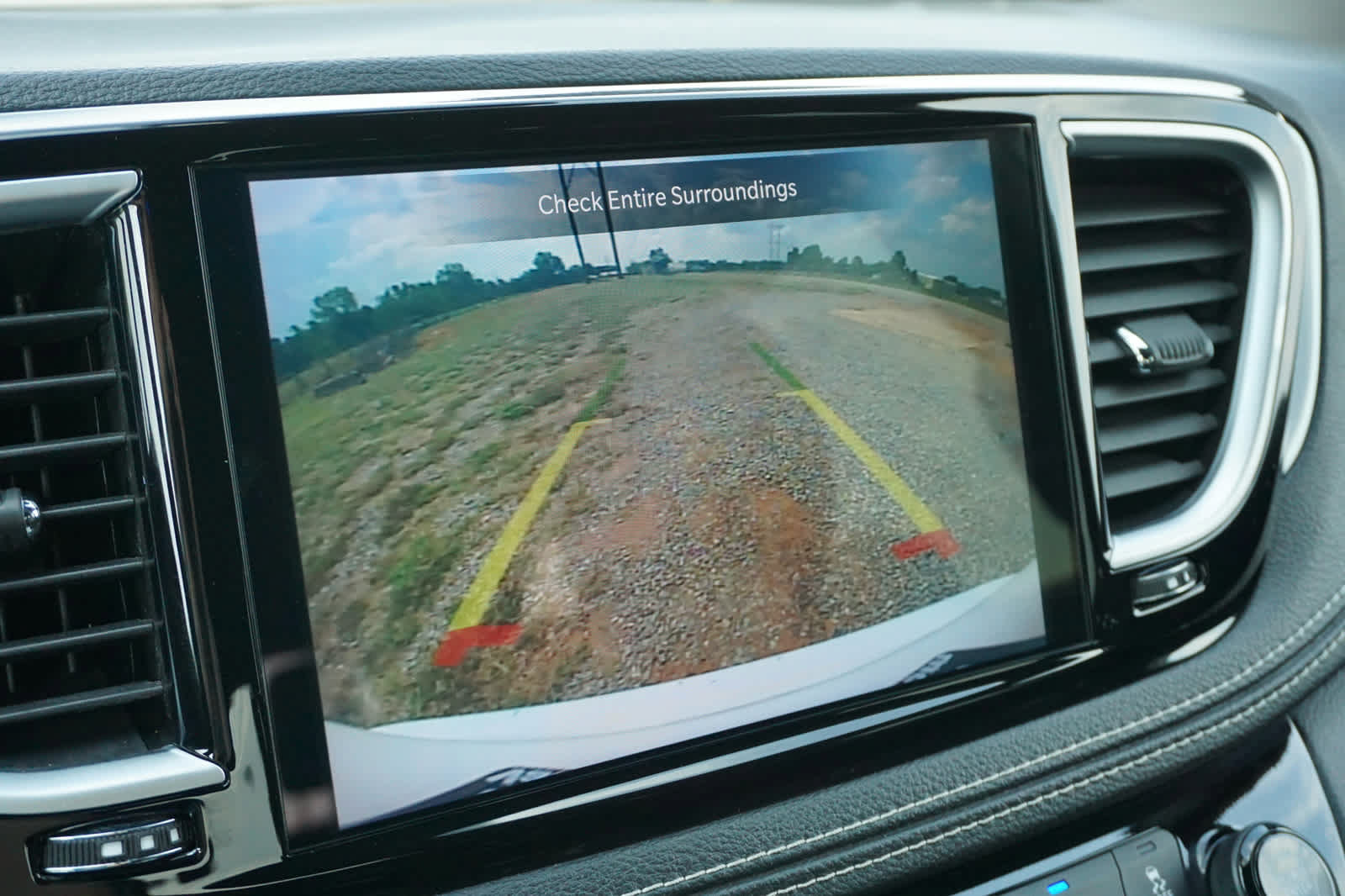 Used 2025 Chrysler Pacifica Limited FWD image 13