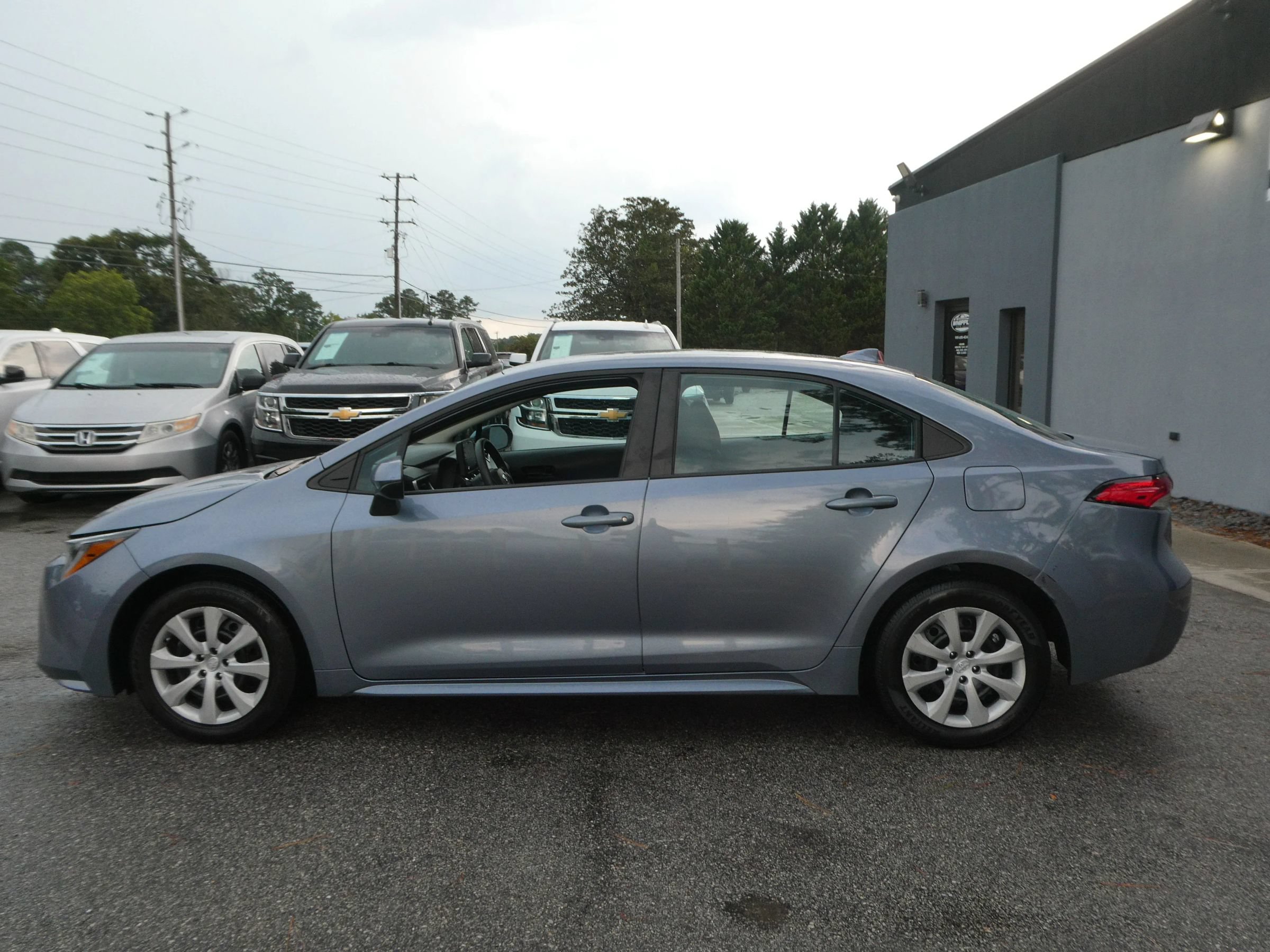 Used 2022 Toyota Corolla LE FWD image 9