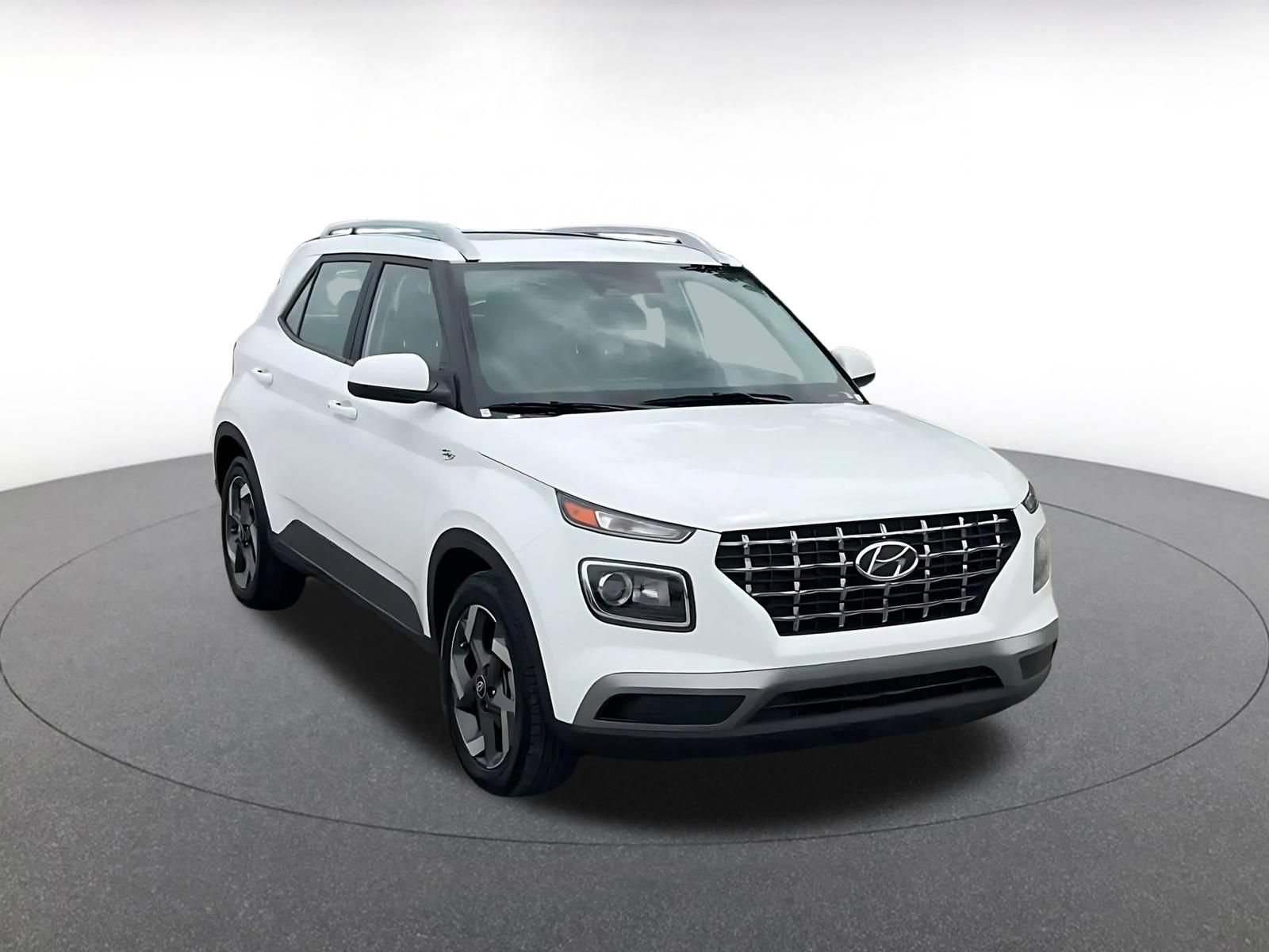 Used 2026 Hyundai Venue SEL FWD image 3