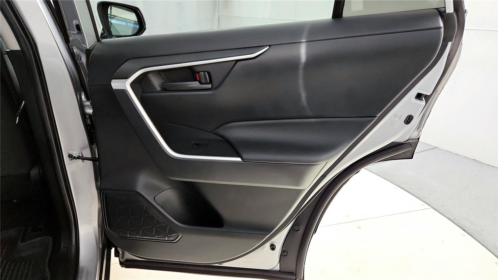 Certified 2022 Toyota RAV4 LE image 31