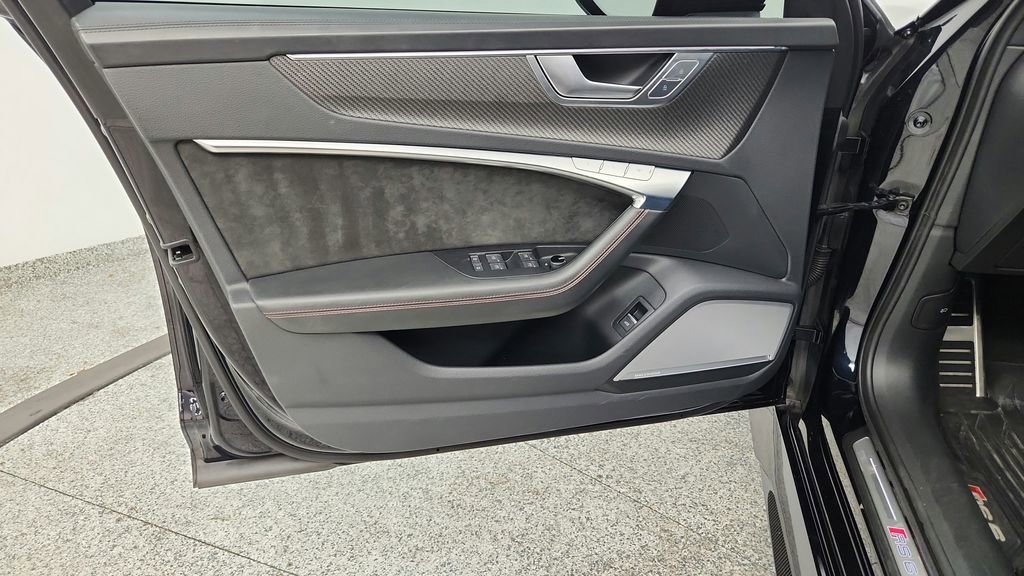 Used 2021 Audi RS 6 AWD/4WD image 32