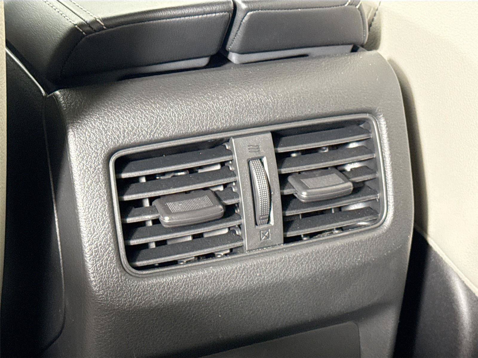 Used 2024 Nissan Rogue SL AWD/4WD image 35
