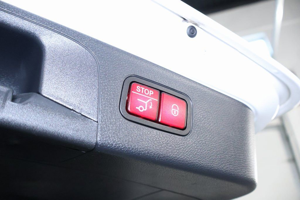 Used 2021 Mercedes-Benz GLC 300 4MATIC image 19