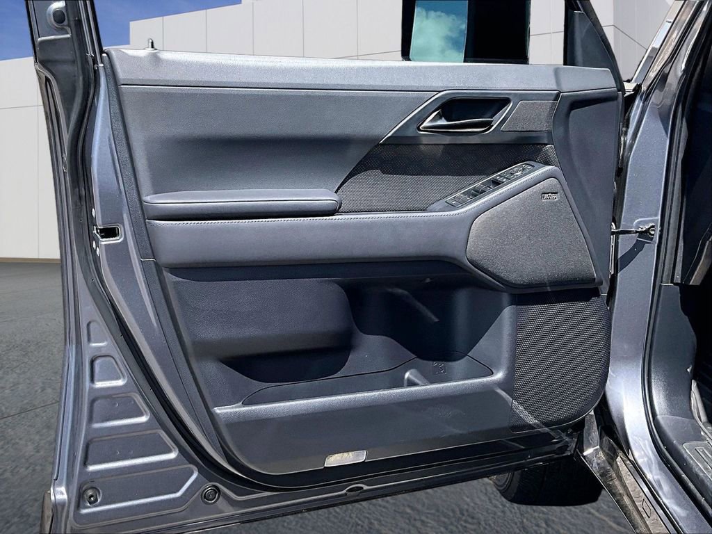 Used 2024 Lexus GX 550 w/ Accessory Package (Z1) image 19