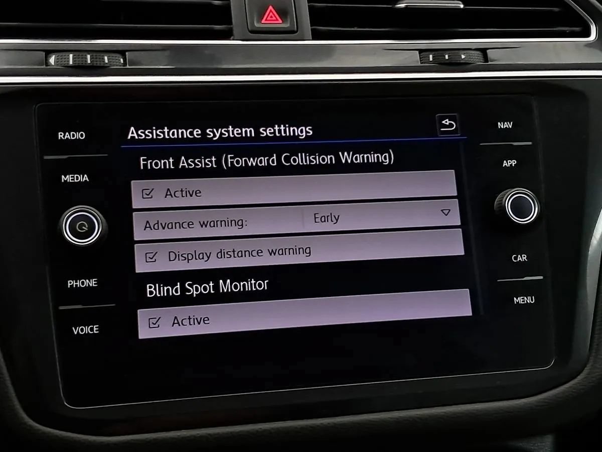 Used 2018 Volkswagen Tiguan SEL w/ 3rd Row Seat Package AWD/4WD image 10