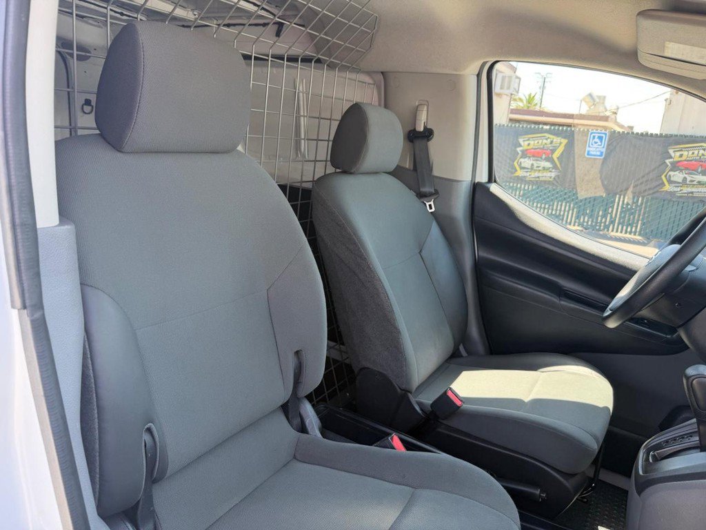Used 2020 Nissan NV200 S FWD image 31