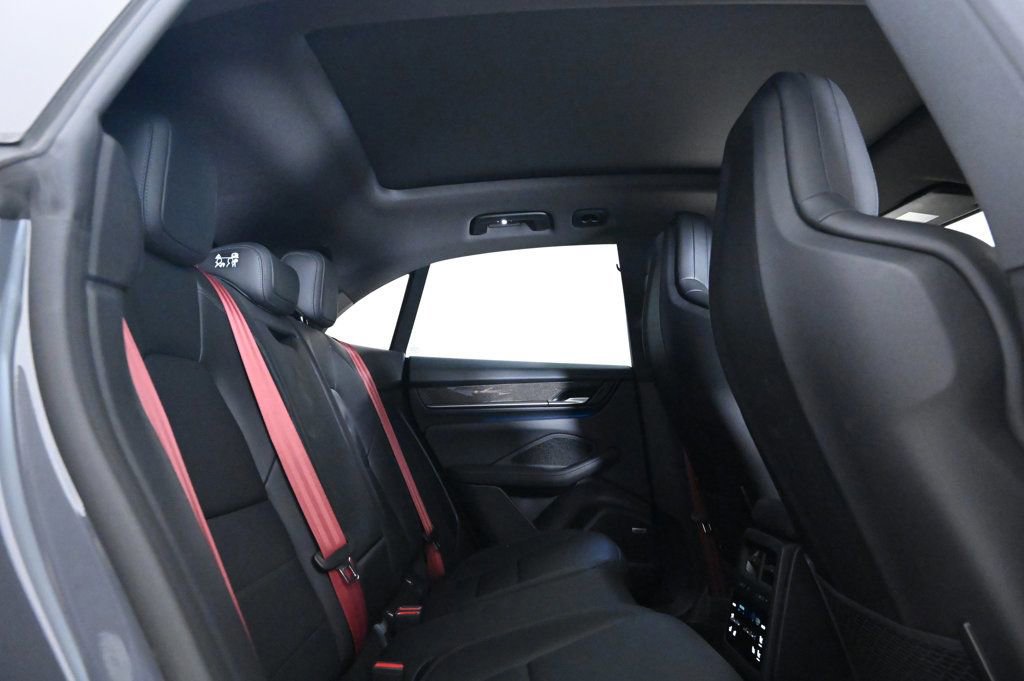 Certified 2025 Porsche Macan Electric image 19