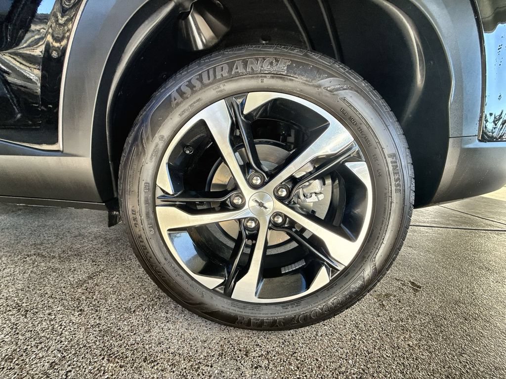 Used 2025 Chevrolet Trax RS w/ Sunroof Package FWD image 23