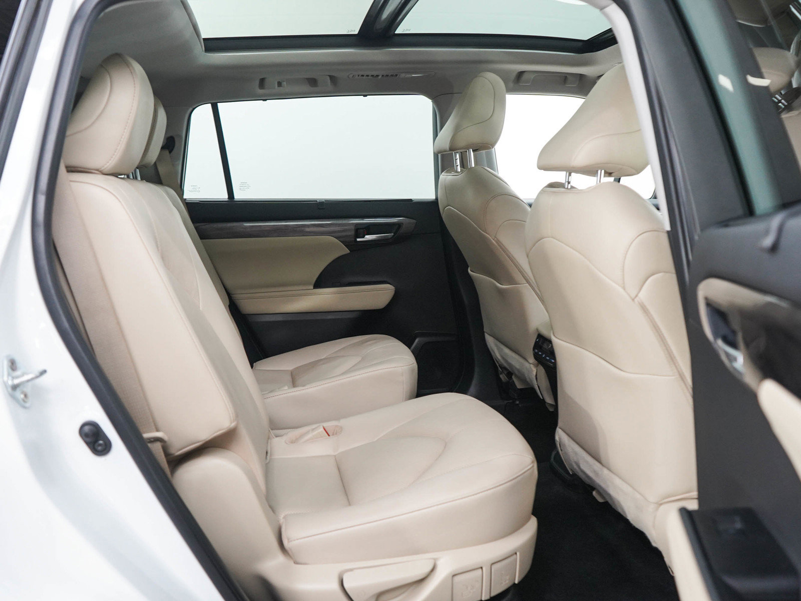 Used 2023 Toyota Highlander Platinum AWD/4WD image 12