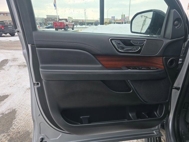 Used 2023 Lincoln Navigator Reserve AWD/4WD image 10