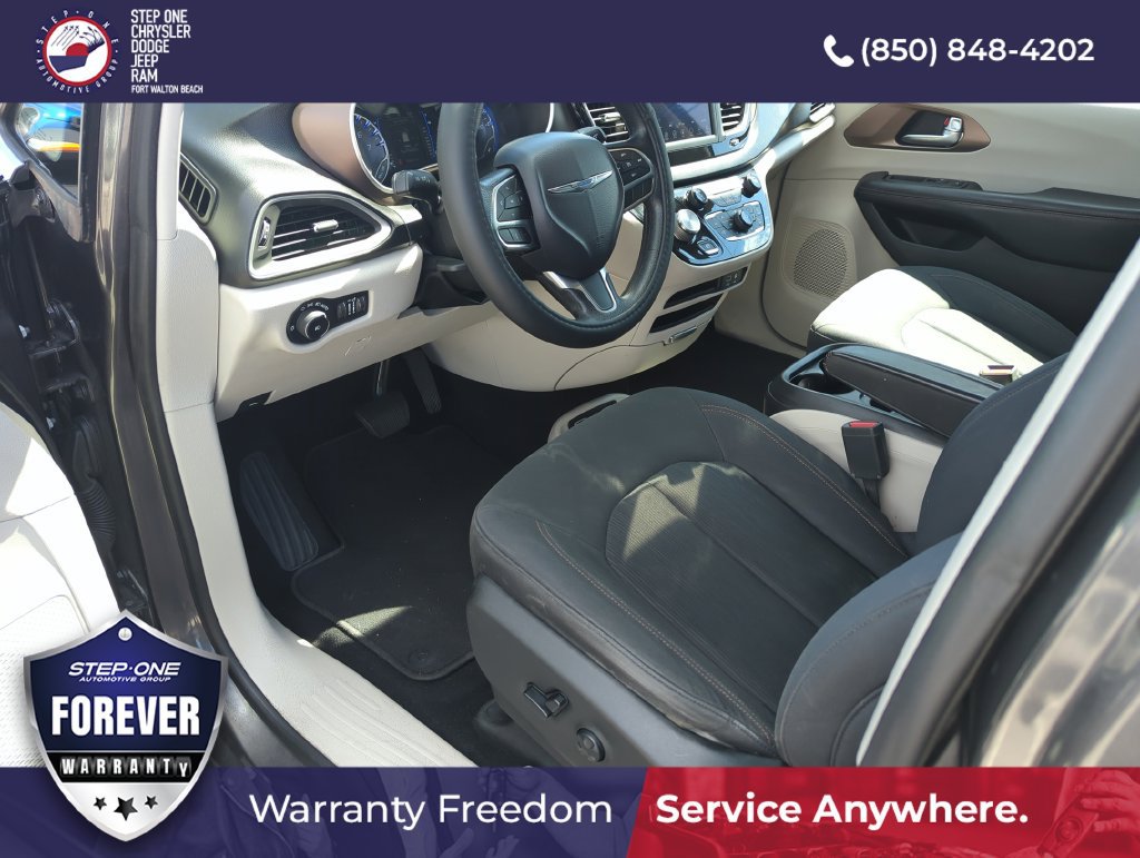 Used 2019 Chrysler Pacifica Touring Plus w/ Tire & Wheel Group FWD image 10