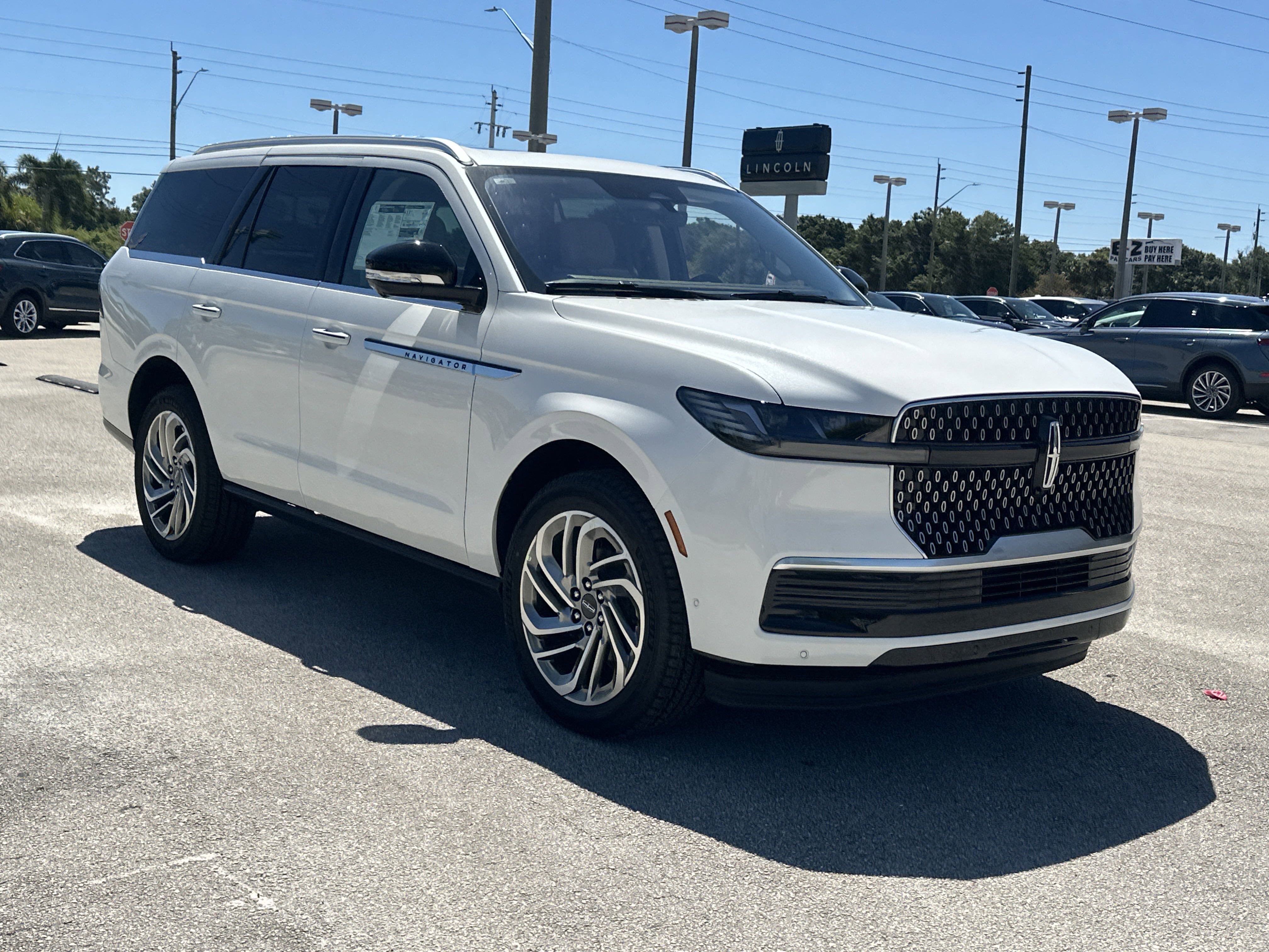 New 2025 Lincoln Navigator Reserve image 4