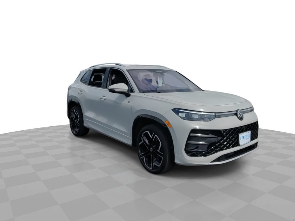 Used 2025 Volkswagen Tiguan SEL R-Line AWD/4WD image 2