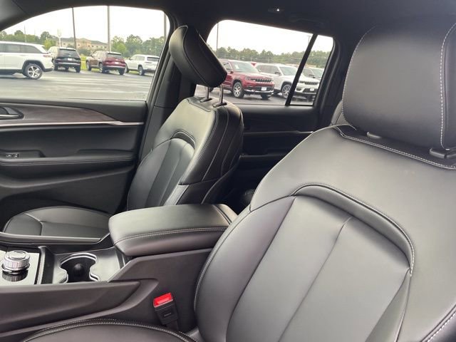 New 2025 Jeep Grand Cherokee Limited image 8