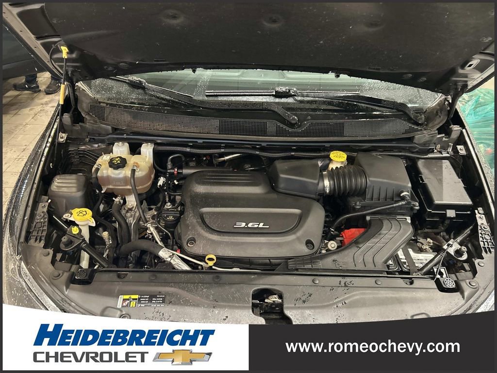 Used 2017 Chrysler Pacifica Touring-L image 9