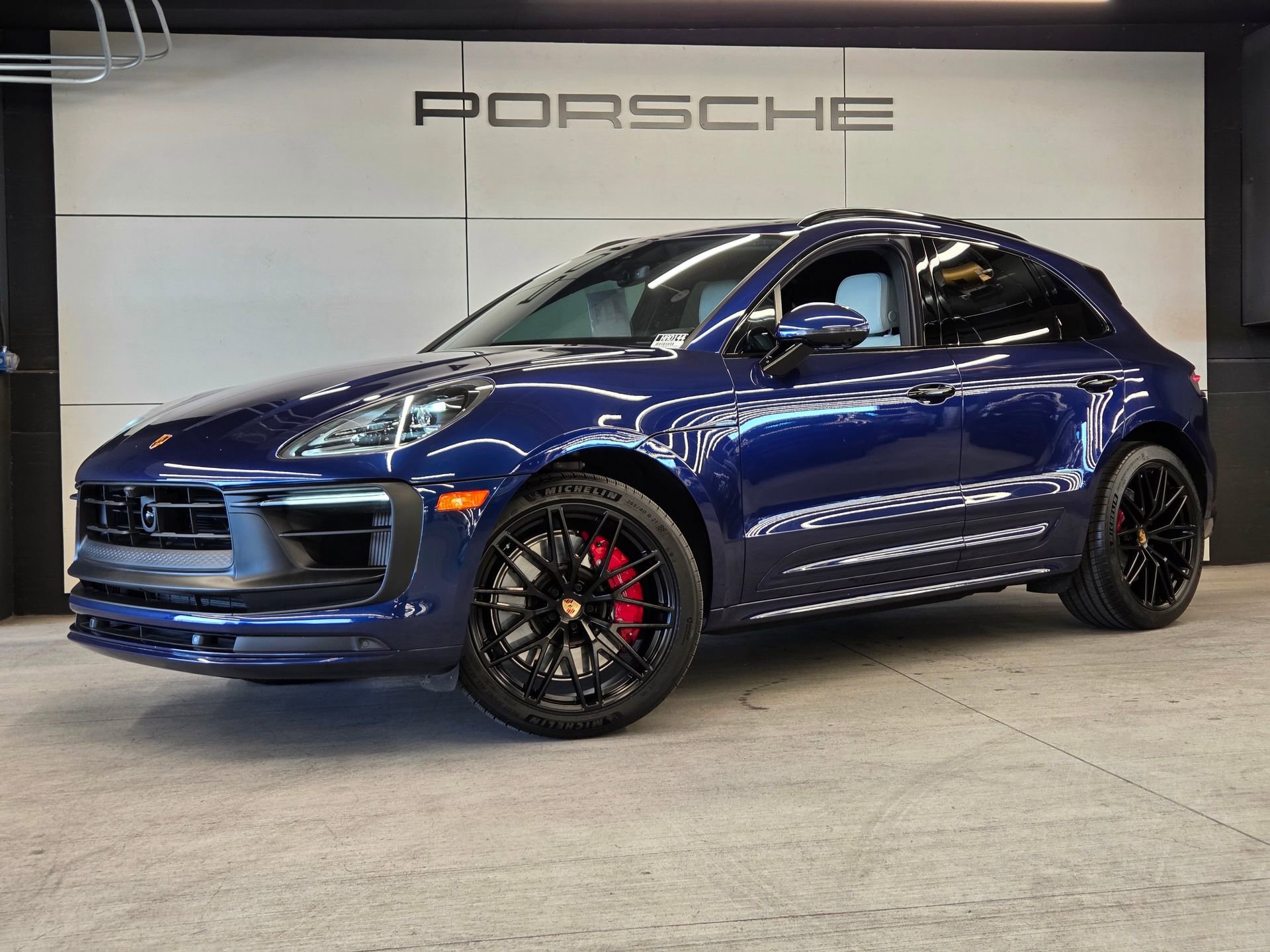 Certified 2023 Porsche Macan GTS w/ Premium Package Plus AWD/4WD image 1
