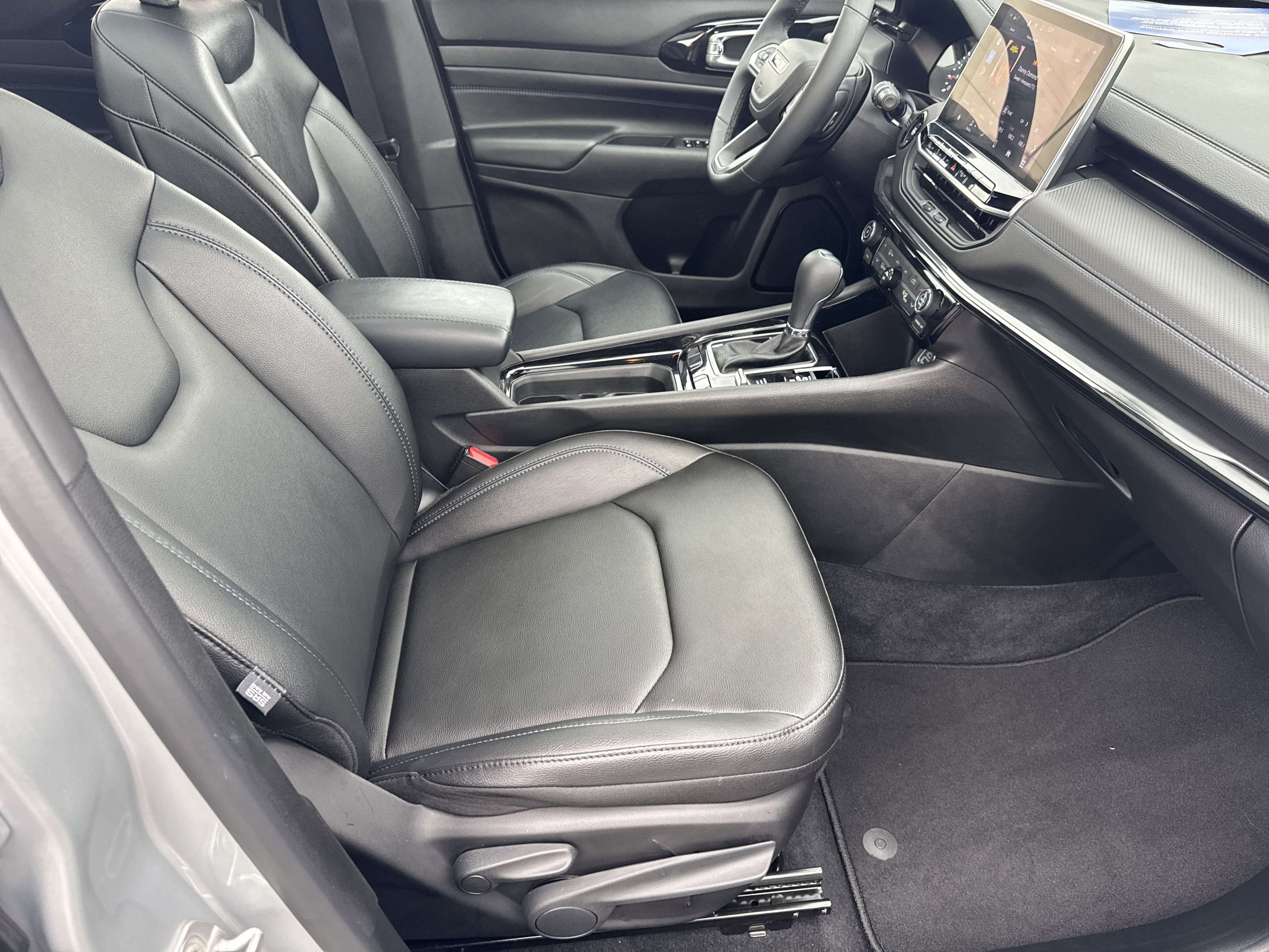 Used 2025 Jeep Compass Limited w/ Sun & Sound Group image 13