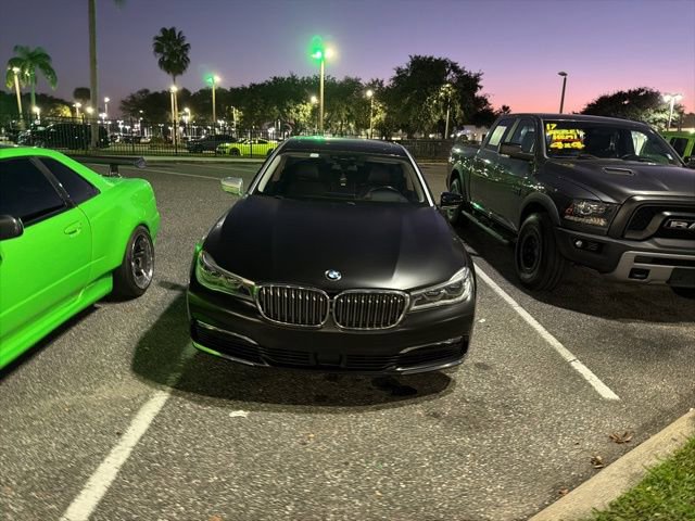 Used 2018 BMW 750i image 2