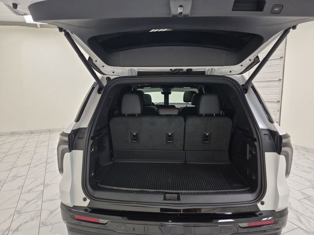 Used 2024 Chevrolet Traverse RS image 27