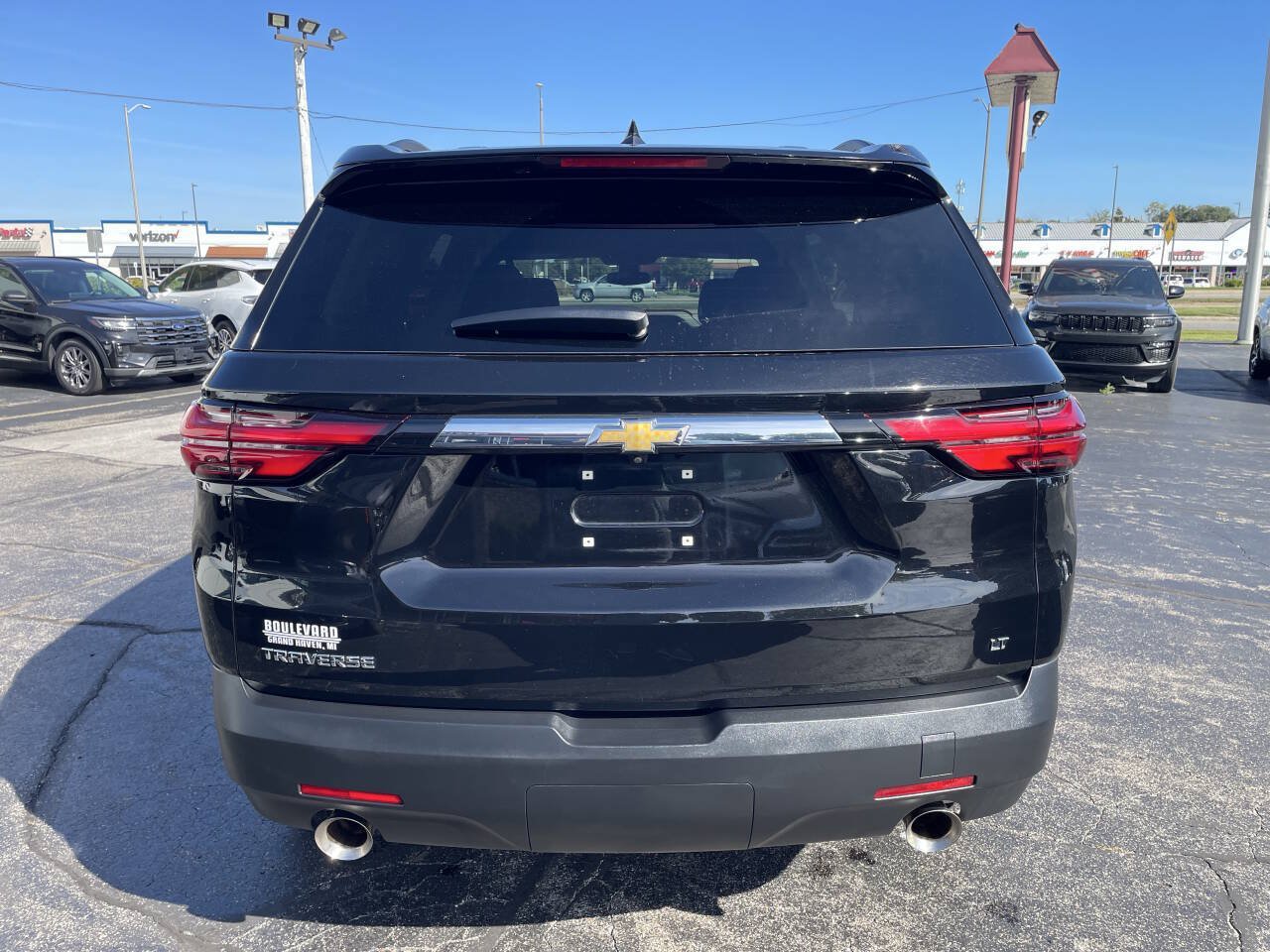 Used 2023 Chevrolet Traverse LT FWD image 8