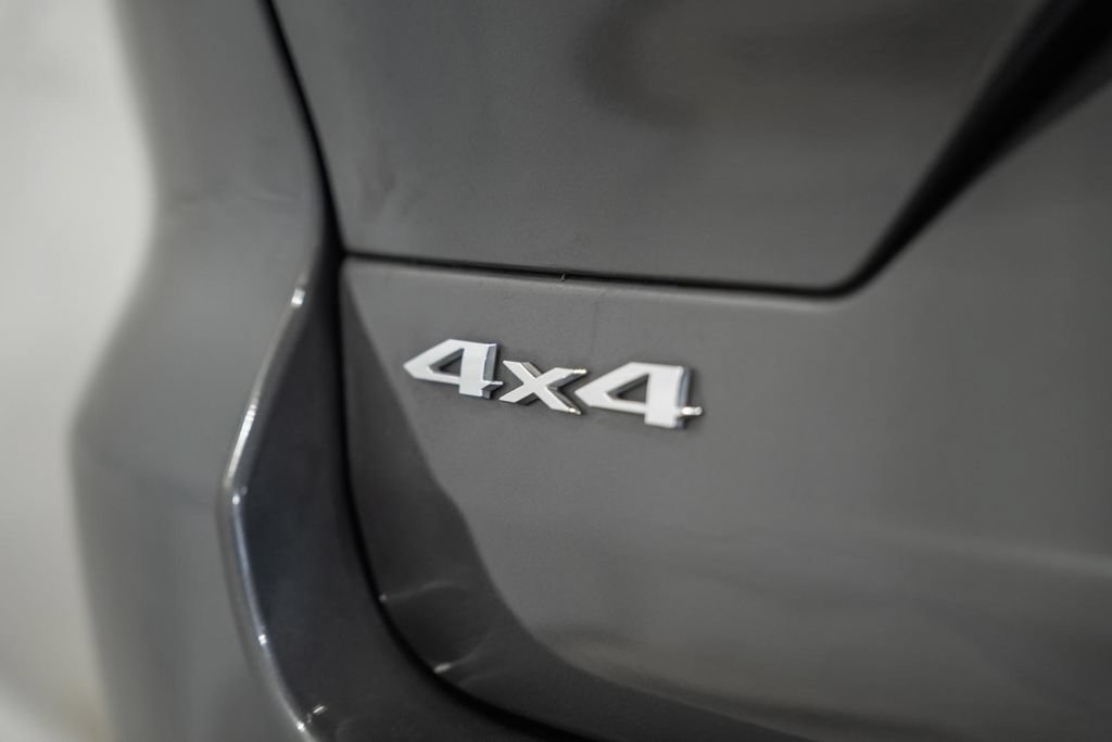 Used 2023 Jeep Grand Cherokee Limited AWD/4WD image 9