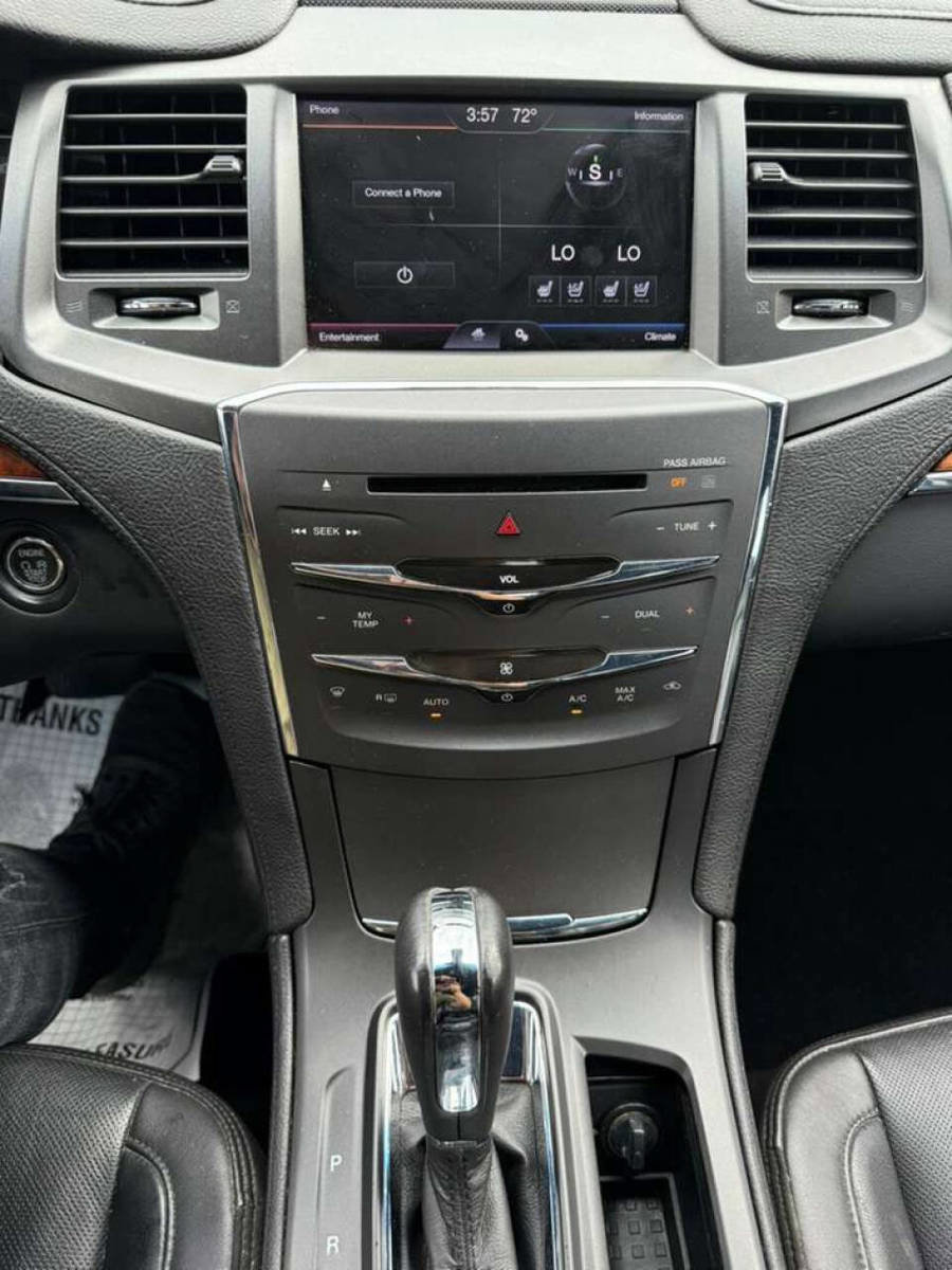 Used 2013 Lincoln MKS image 17