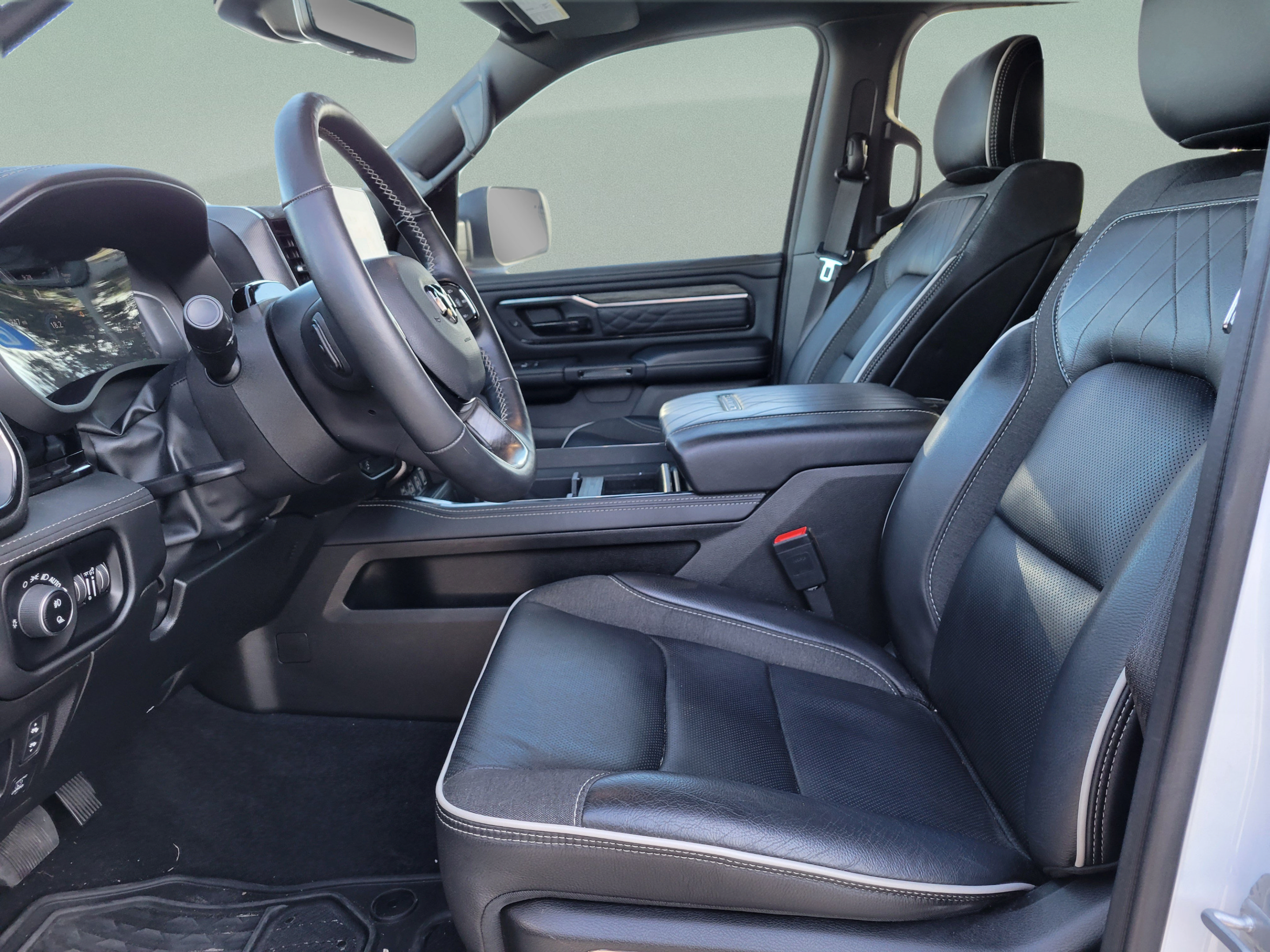 Used 2025 RAM 1500 Limited AWD/4WD image 15
