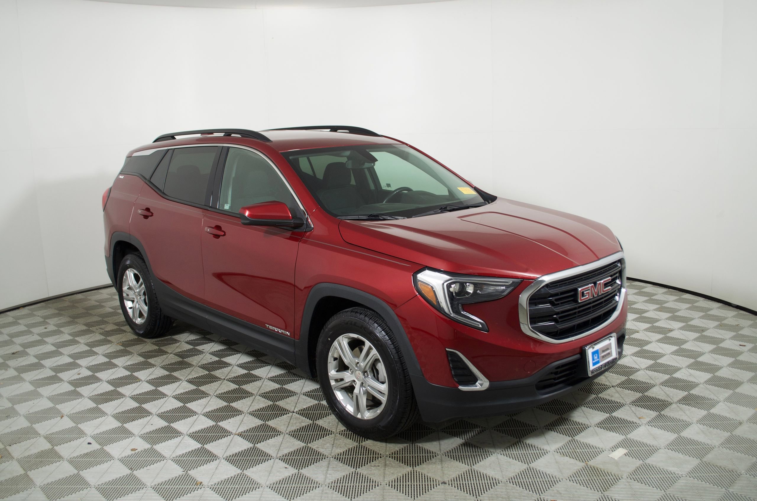 Used 2019 GMC Terrain SLE w/ Driver Convenience Package image 4