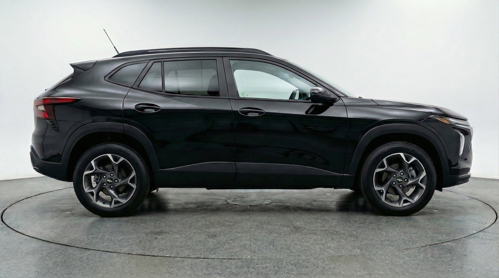 Used 2025 Chevrolet Trax LT w/ LT Convenience Package image 11