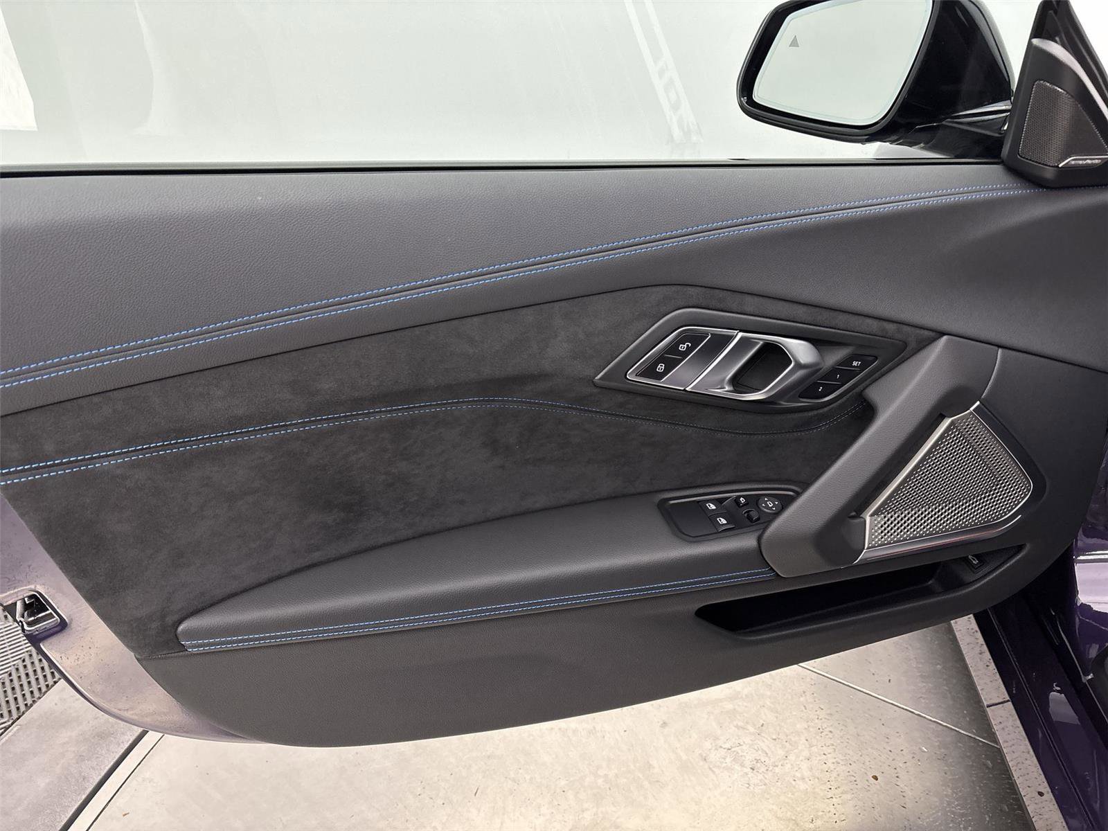 Used 2024 BMW Z4 M40i w/ Premium Package image 26